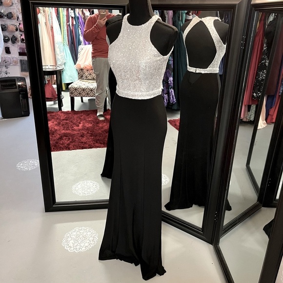 Long stunning dress - Picture 1 of 3